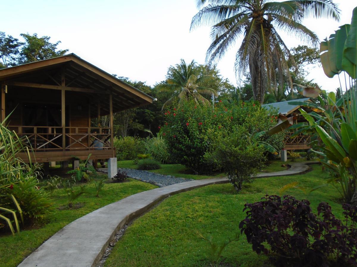 J And H Garden Cabinas Bocas del Toro Extérieur photo